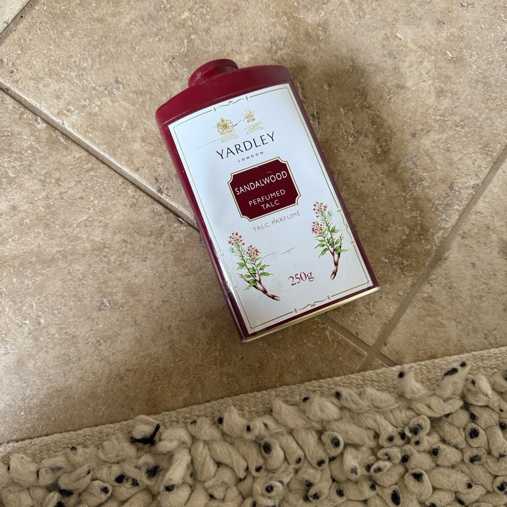 Yardley Sandalwood talc vintage